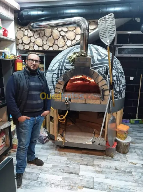 four a pizza. four a bois bruleur