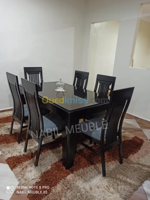 Table Hêtre 100% avec 6 chaises noire