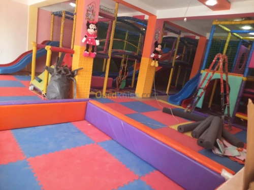Manege interieur indoor playground 