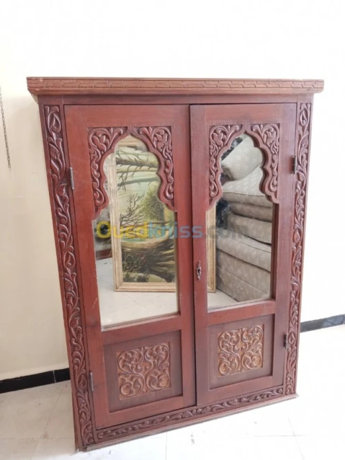 2 vitrines style mauresque en Acajou sculpté LIQUIDATION