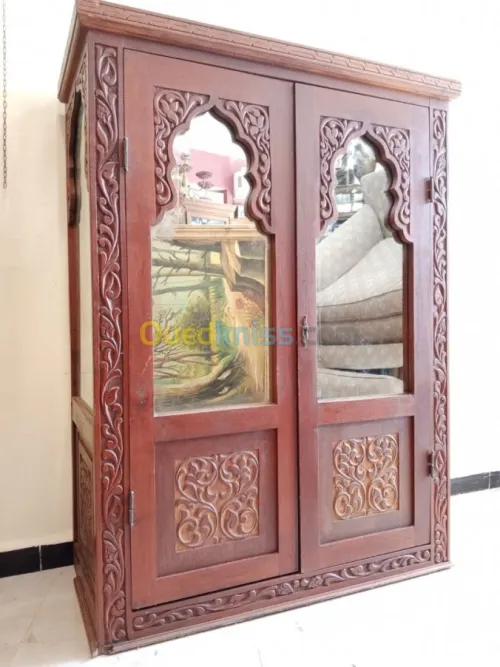 2 vitrines style mauresque en Acajou sculpté LIQUIDATION