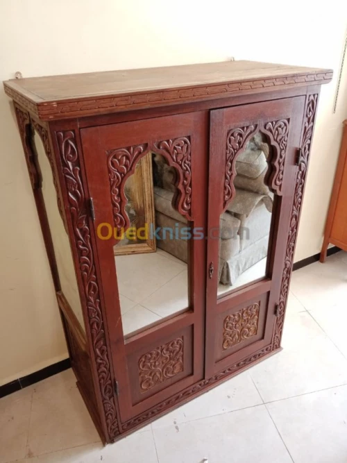 2 vitrines style mauresque en Acajou sculpté LIQUIDATION