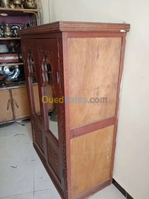 2 vitrines style mauresque en Acajou sculpté LIQUIDATION