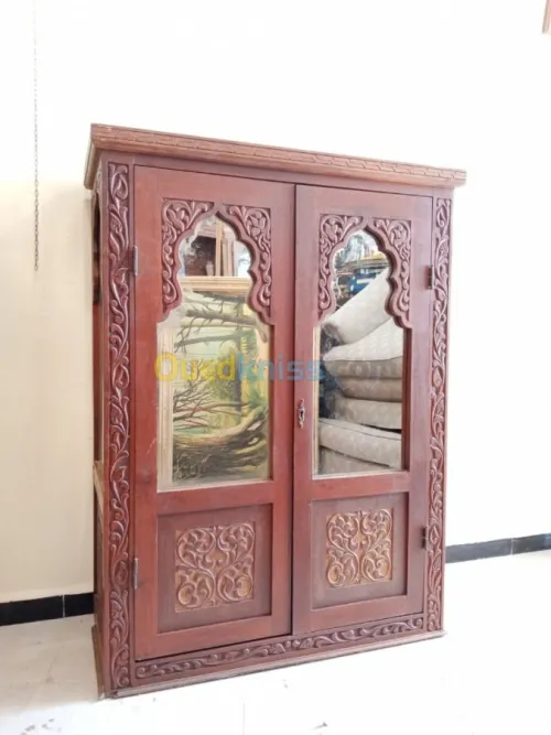 2 vitrines style mauresque en Acajou sculpté LIQUIDATION