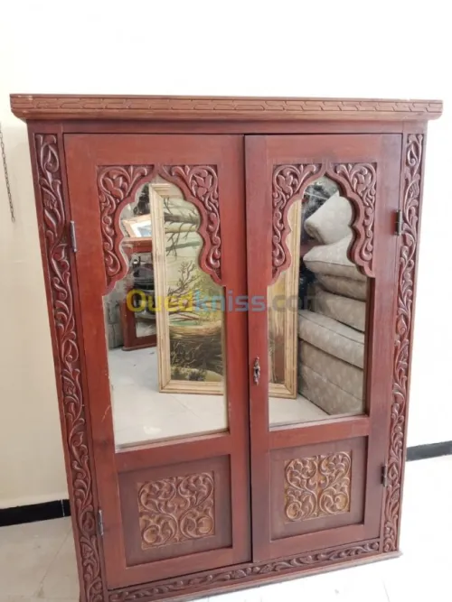 2 vitrines style mauresque en Acajou sculpté LIQUIDATION