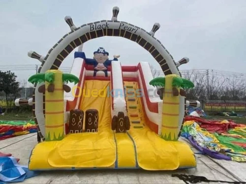 Toboggan et trampoline 