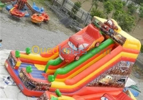 Toboggan et trampoline 