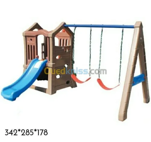 Toboggan et trampoline 