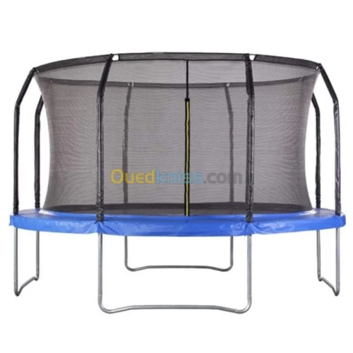 Toboggan et trampoline 