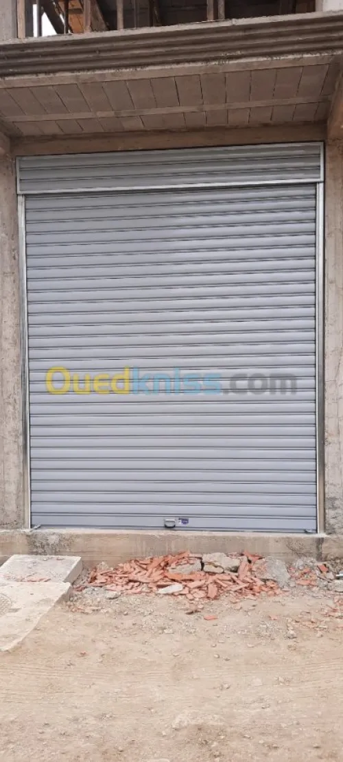 Rideau et porte automatique