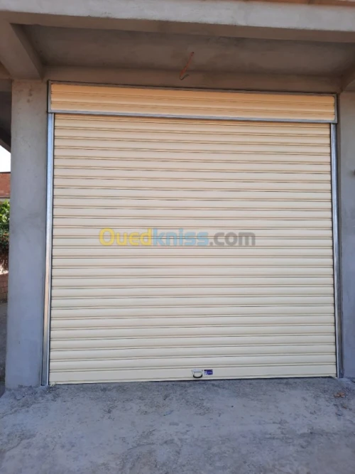 Rideau et porte automatique