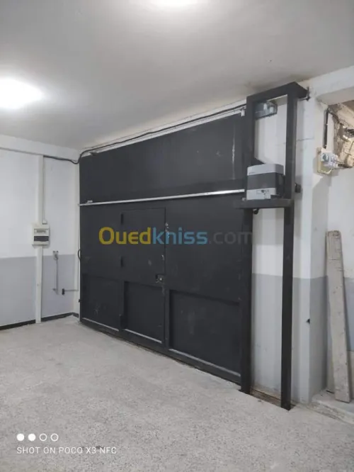 Rideau et porte automatique