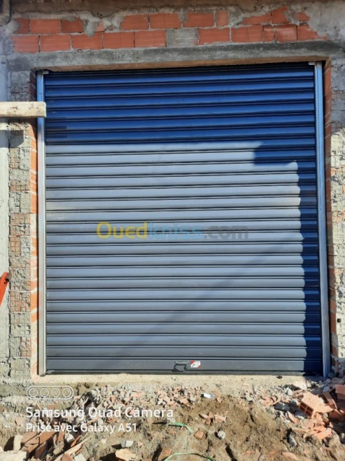 Rideau et porte automatique