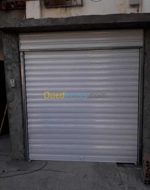 Rideau et porte automatique