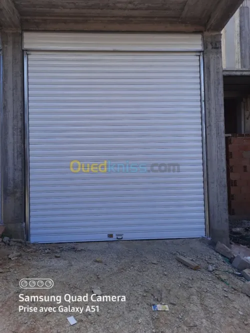 Rideau et porte automatique