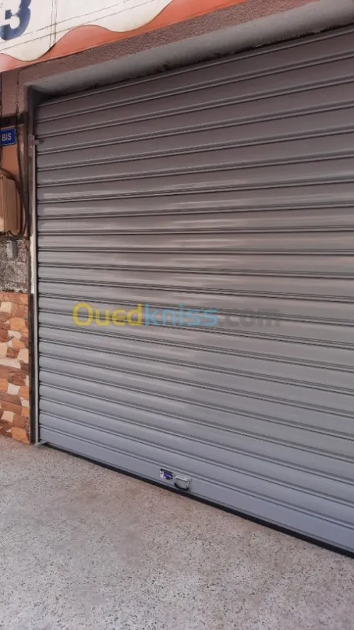 Rideau et porte automatique