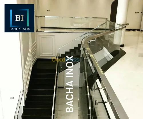 Rampe d'escalier en verre et en inox