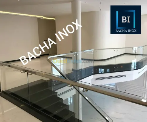 Rampe d'escalier en verre et en inox