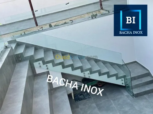 Rampe d'escalier en verre et en inox