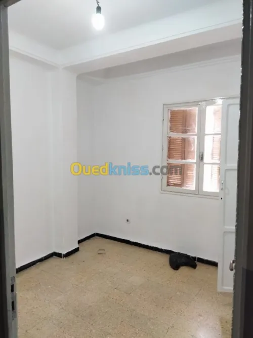 Location Niveau De Villa F4 Ain defla Miliana