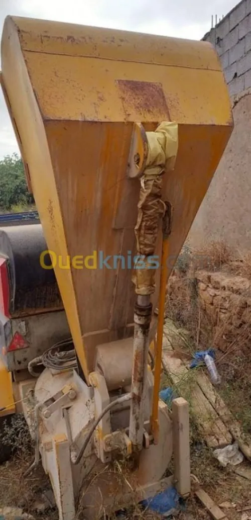 Pompe  à béton  Snc U.F.M.M.T.P