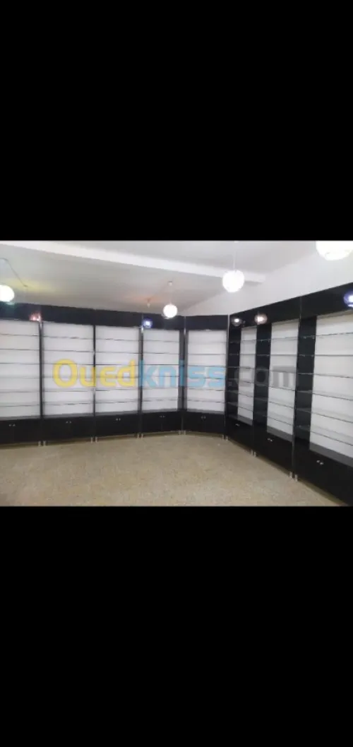 Armoire présentoirs high gloss