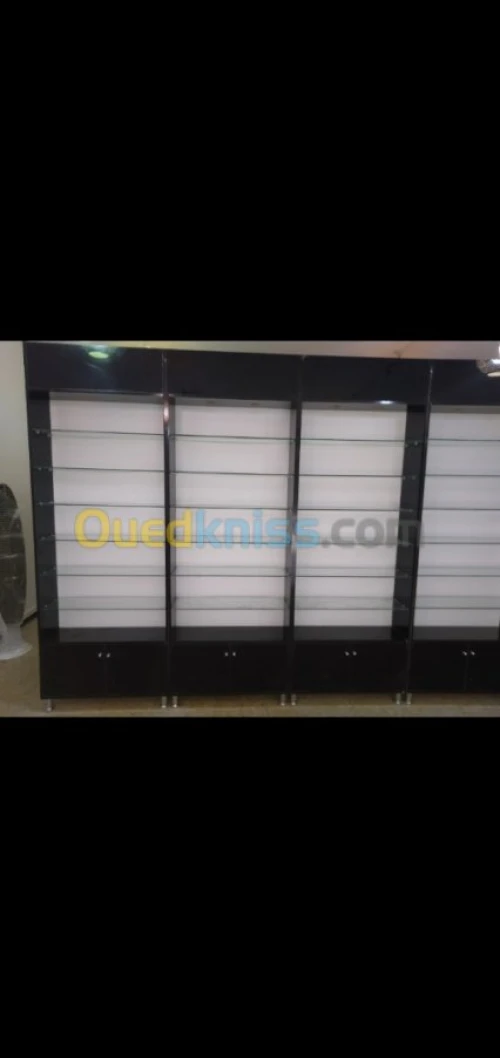 Armoire présentoirs high gloss