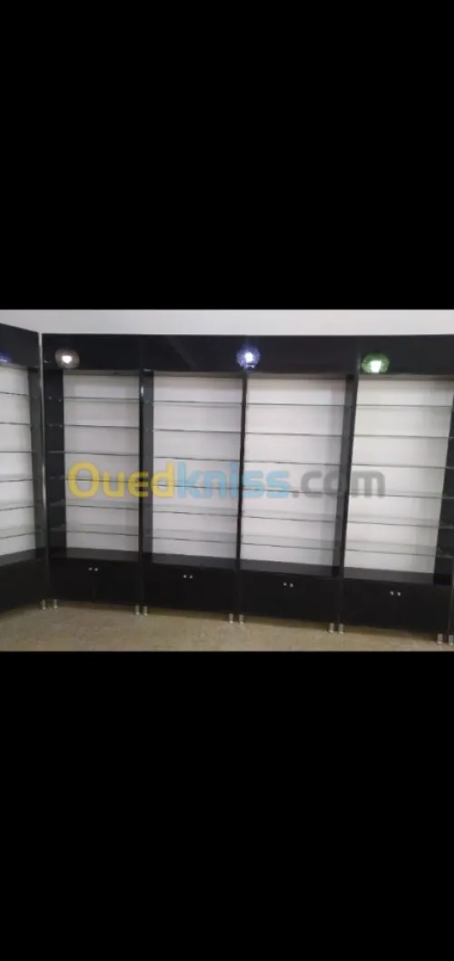 Armoire présentoirs high gloss