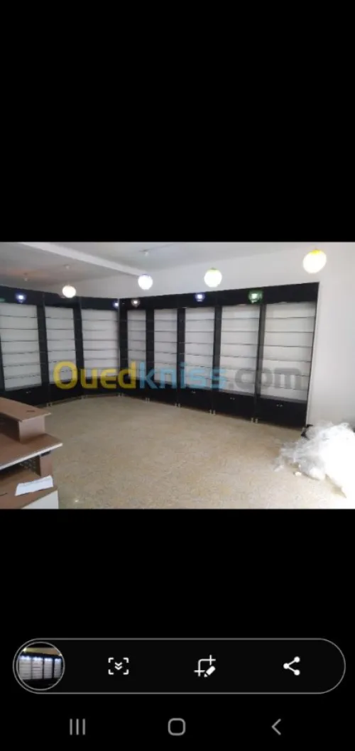 Armoire présentoirs high gloss