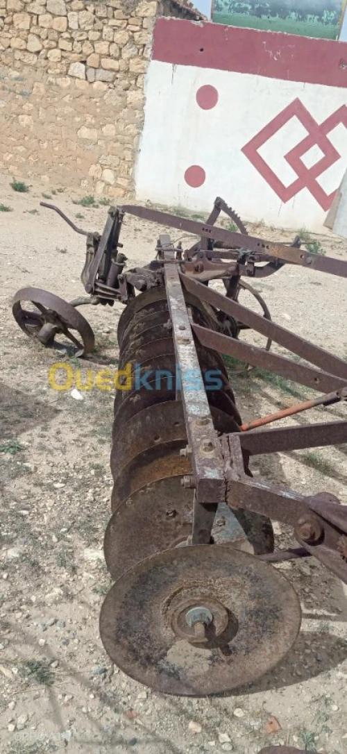 déchaumeuse mccormick  