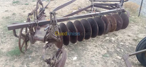 déchaumeuse mccormick  