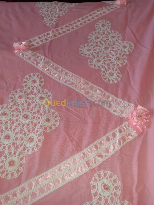 Broderie à la main 