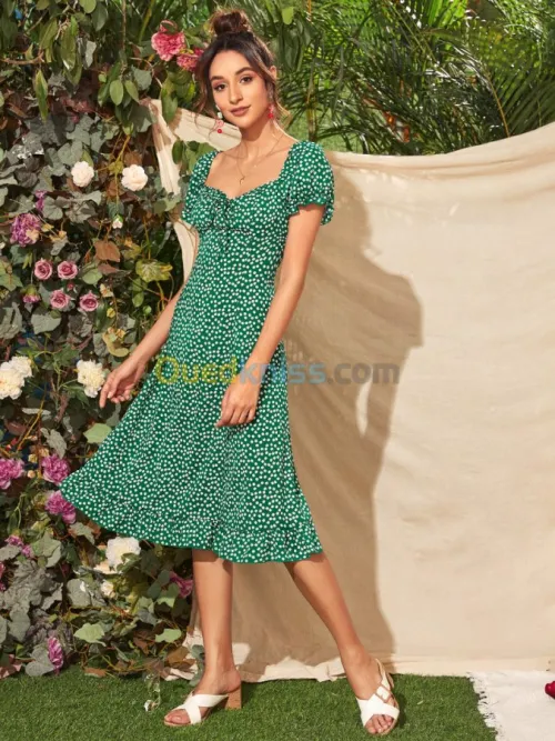 Robe fleurie avec encolure en cœur  