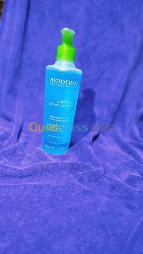 منتجات لتنظيف البشرة الدهنية والحساسة