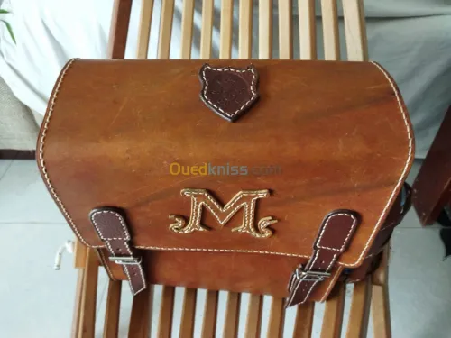 Sacoche latérale pour moto en cuir