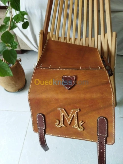 Sacoche latérale pour moto en cuir