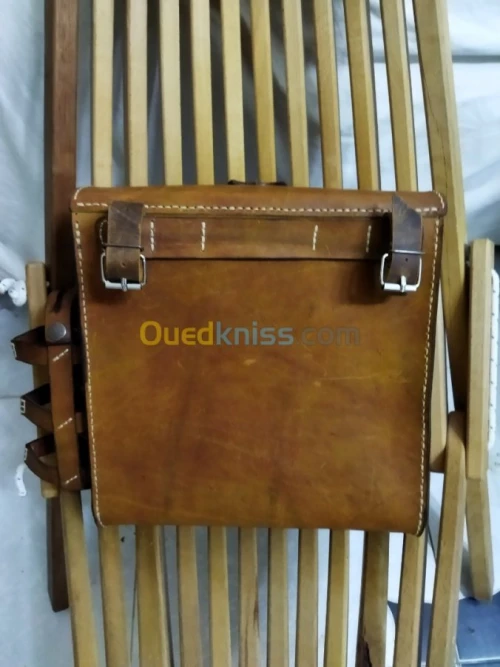 Sacoche latérale pour moto en cuir