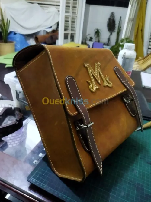 Sacoche latérale pour moto en cuir