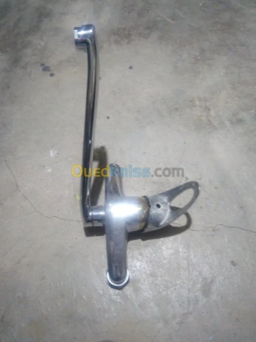 mélangeur حنفيات مستعملة في حالة جيدة