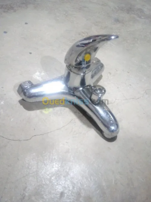 mélangeur حنفيات مستعملة في حالة جيدة