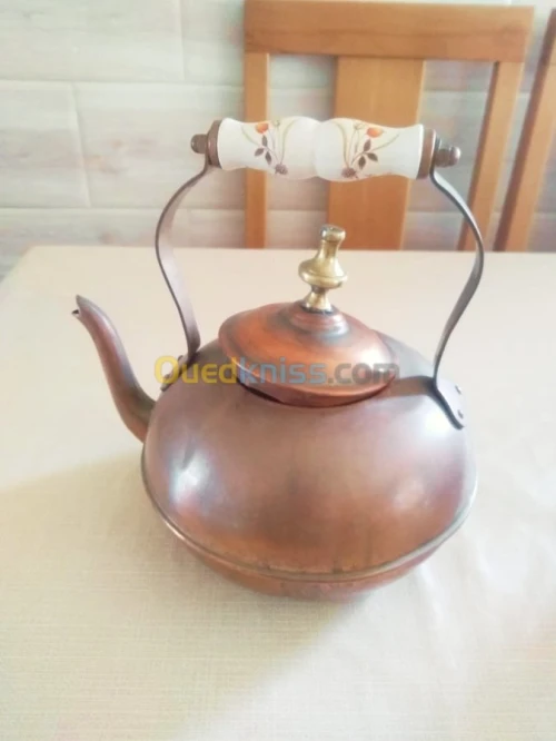 Chaudron et 3 Théière en cuivre 