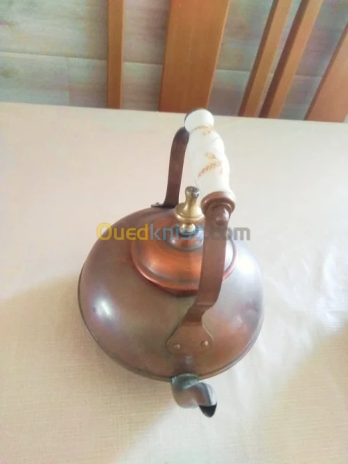 Chaudron et 3 Théière en cuivre 