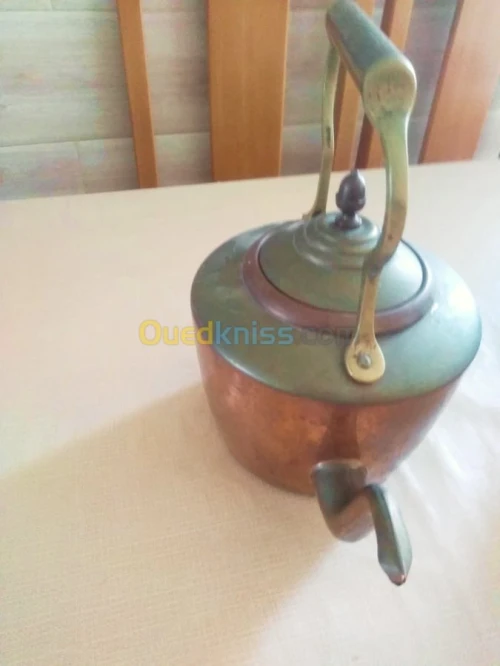 Chaudron et 3 Théière en cuivre 