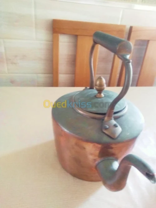 Chaudron et 3 Théière en cuivre 