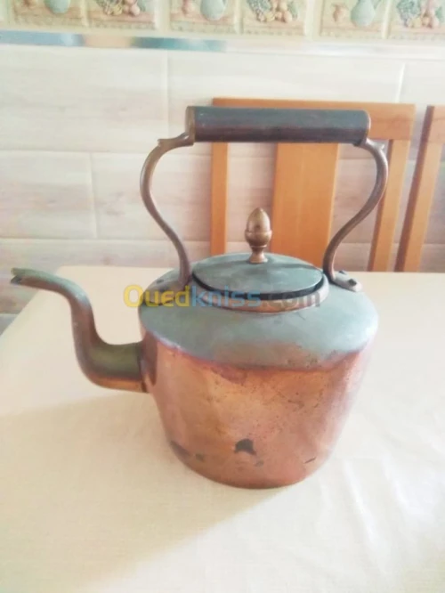 Chaudron et 3 Théière en cuivre 