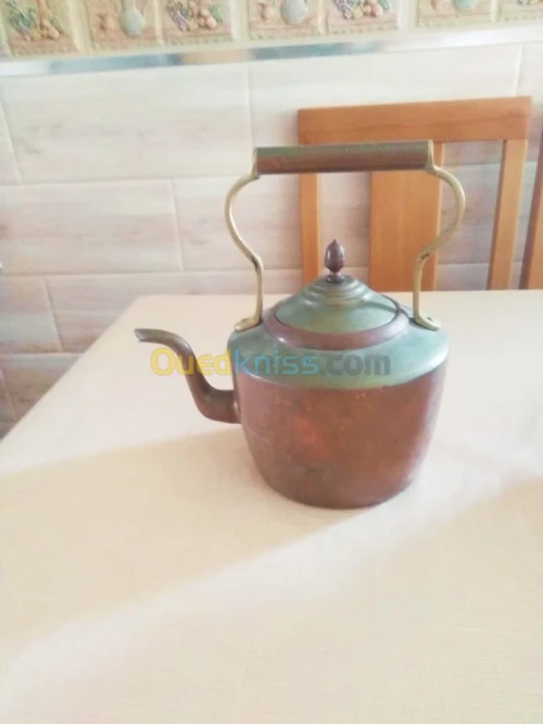 Chaudron et 3 Théière en cuivre 