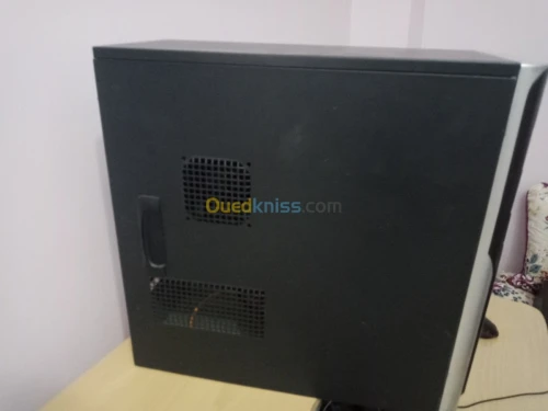 Vente d un pc de bureau très bon état