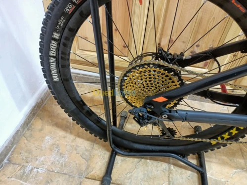 Disponible VTT enduro full carbone