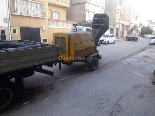 Pompe à beton avec camion jac