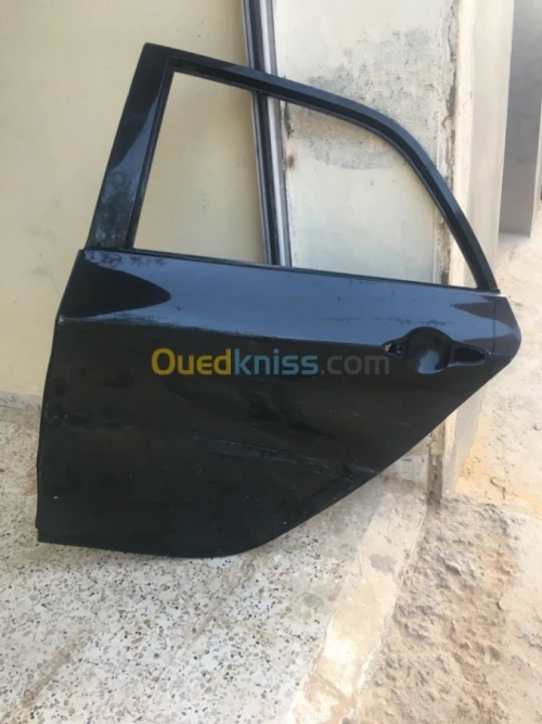 Porte arrière côté chauffeur 